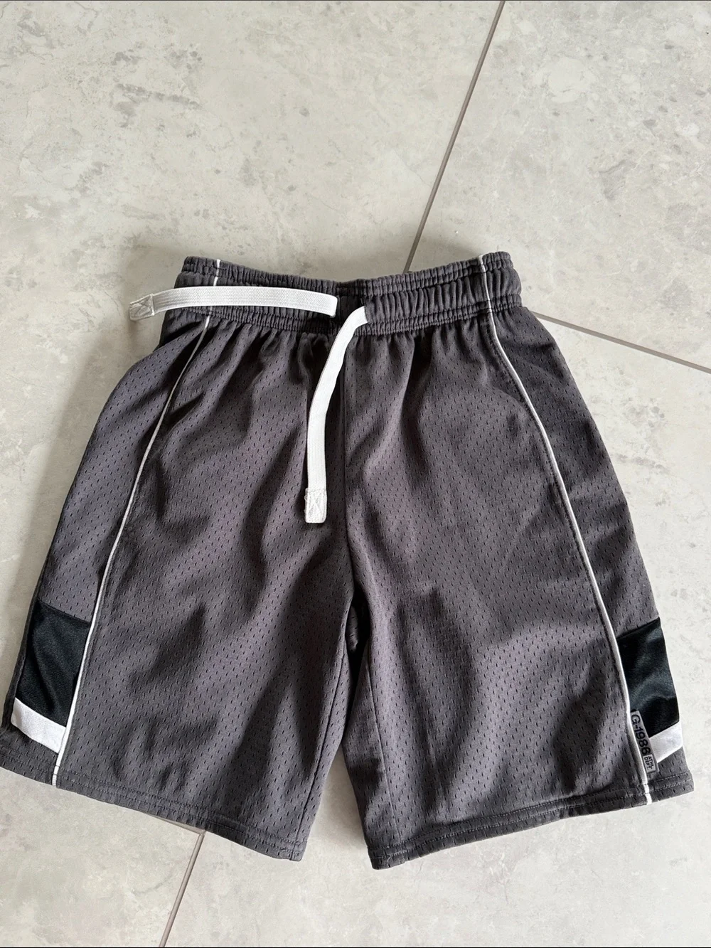 GAP Boys Gray Mesh Athletic Shorts size 8